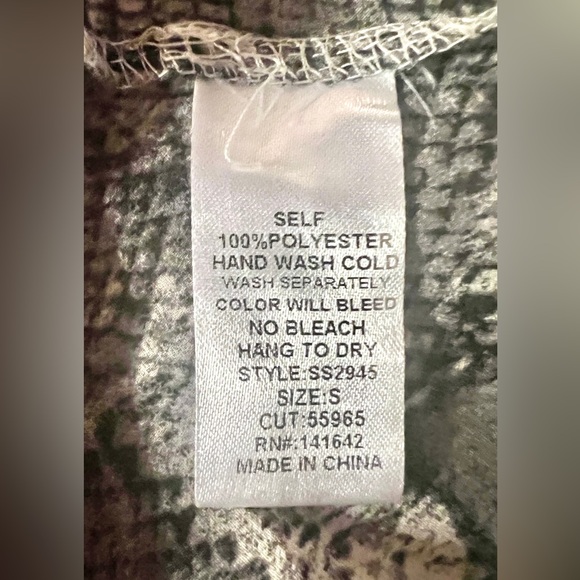 She + Sky Rattlesnake Print Blouson Mini Dress! Sz S! Stylish and Sweet! - Picture 4 of 4